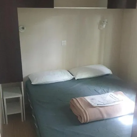 Кемпинг Camping Parc Des 7 Fonts Агд